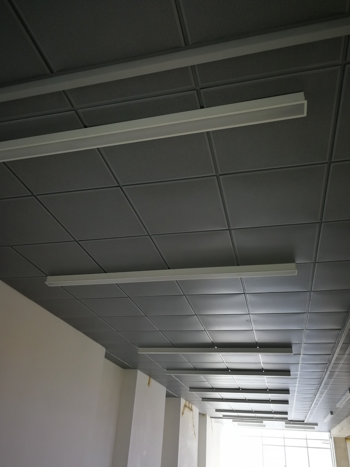 Instalación de cielo raso en proyecto residencial en Panamá